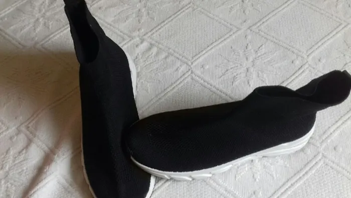 Bottines/Basket montantes tissus extensible noir et blanches pointure 38