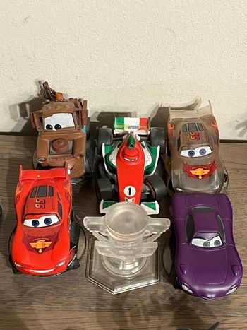 Disney figurine infinity Cars