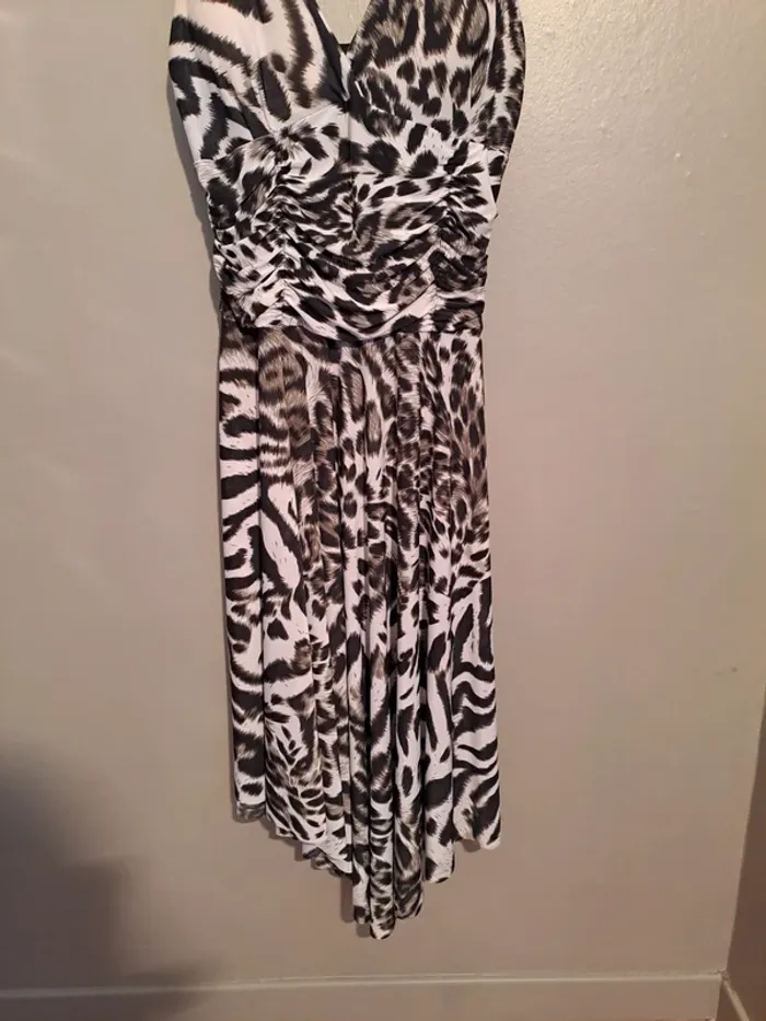 Robe style léopard ton noir - Sans marque - Taille estimée 40 - État neuf. - photo numéro 2
