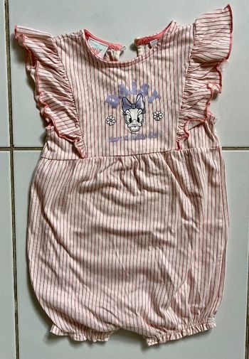 Barboteuse à manches volantées