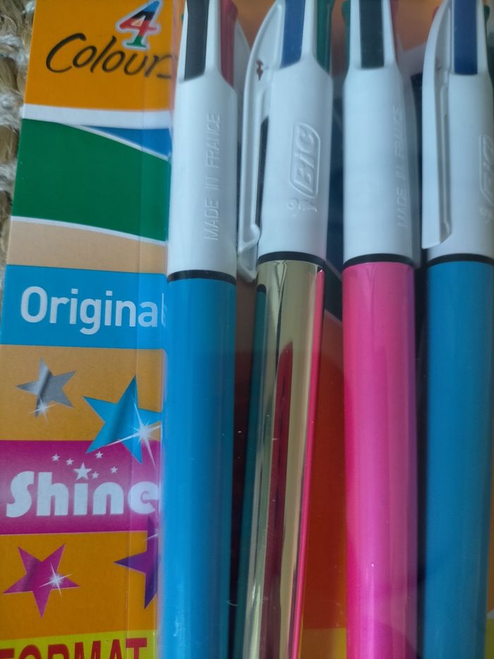 Lot 4 stylos de 4 couleurs Bic - photo numéro 3