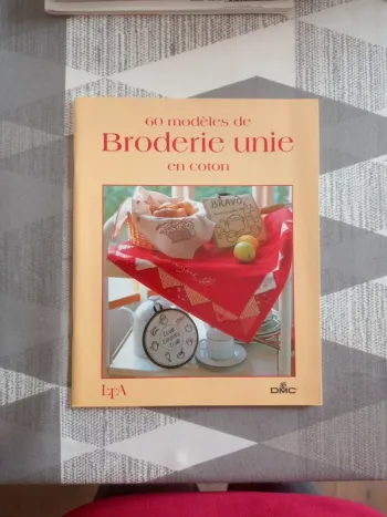 60 modèles de broderie unie DMC