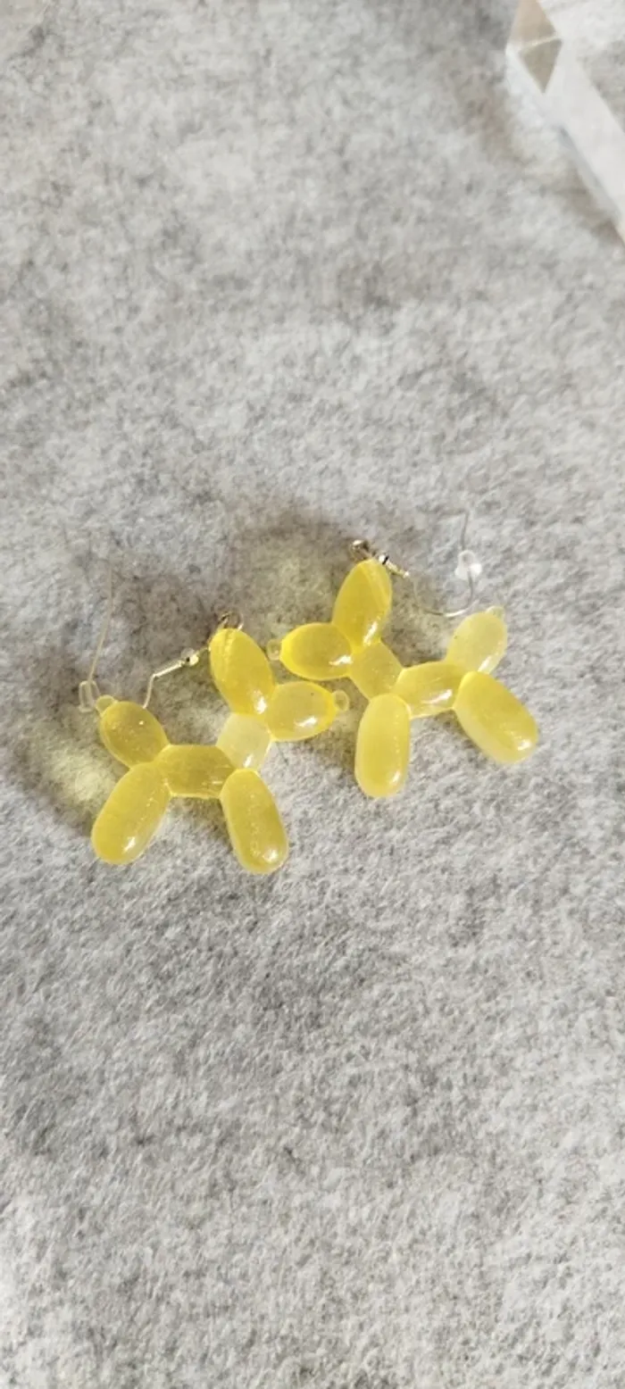 🍄 Boucles d’oreilles ▪ chien ballon jaune translucide pailleté - photo numéro 3