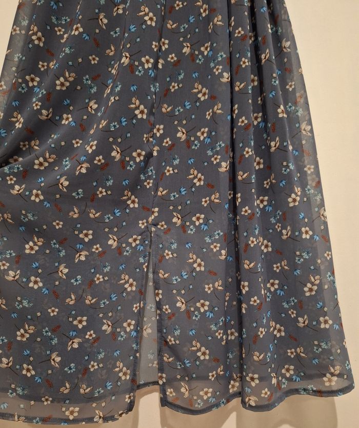 Robe grande taille bleu grisé et fleurie avec la ceinture assortie - photo numéro 4