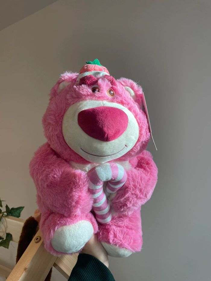Grande peluche Disney Pixar Lotso l'ours à la fraise 🍓 - photo numéro 8