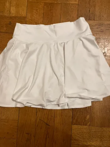 Jupe de tennis blanche neuve avec étiquette