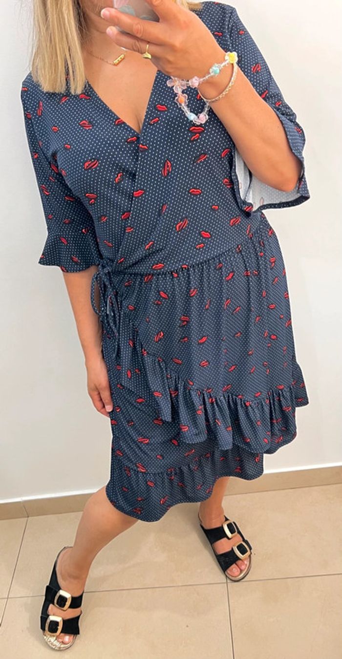 💋 Robe portefeuille bleue à imprimé lèvres Taille 42 Warehouse - photo numéro 4