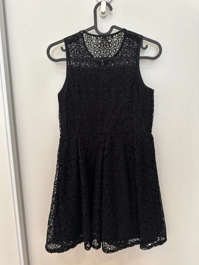 Robe broderie anglaise noire élégante - photo numéro 5