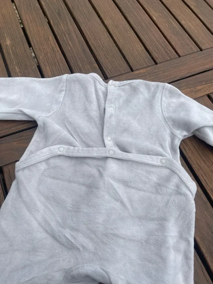Lot pyjamas et bodys 6 mois - photo numéro 5