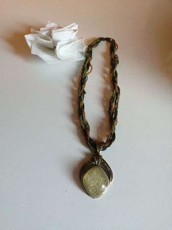 🌸Charmant collier kaki tressé perles et cordons cirés et pendentif Neuf 🌸