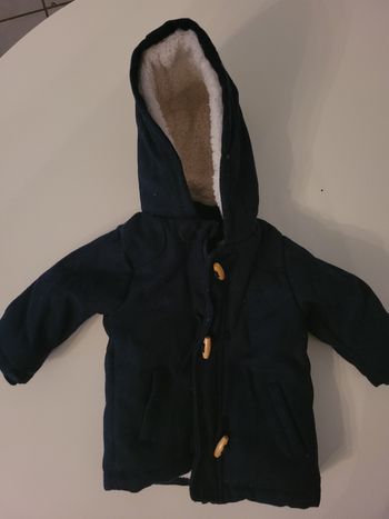Manteau bleu fourné de l'intérieur