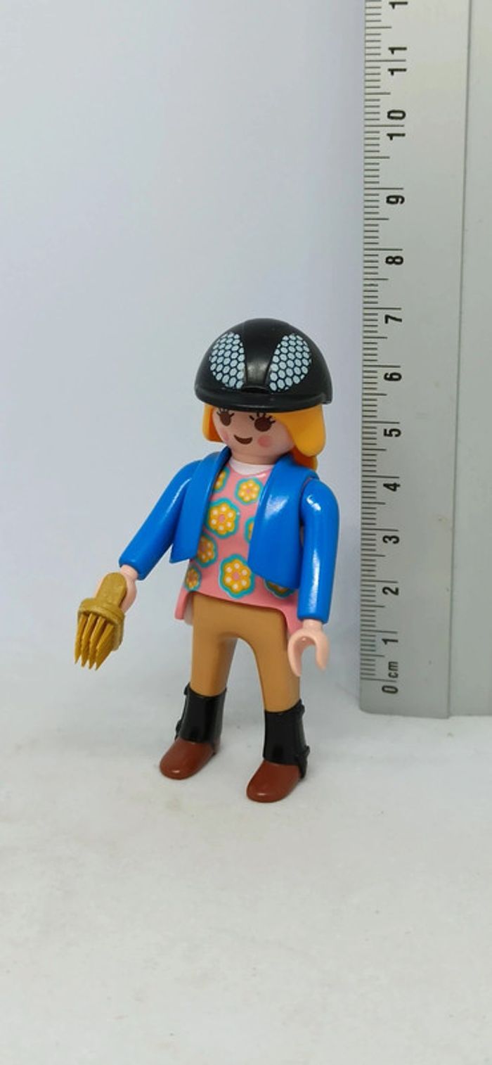 Femme cavalière avec longs cheveux blonds et brosse playmobil