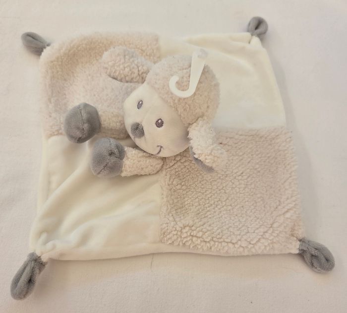 Doudou mouton blanc /gris - carré plat blanc et moumoute - Pat & Ripaton