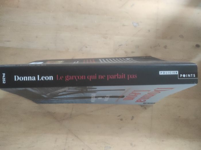 Le garçon qui ne parlait pas Donna Leon Points 2024 - photo numéro 2