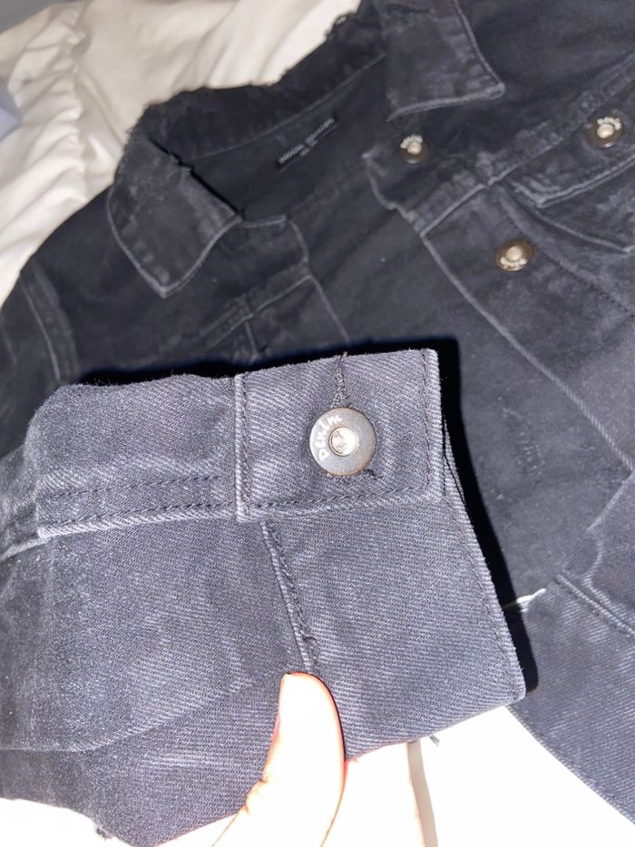 une petite veste  en jean noire - photo numéro 3