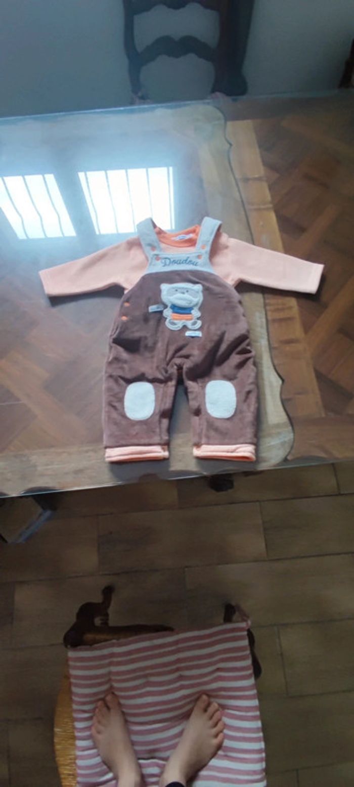 Ensemble salopette + t-shirt chauds 6 mois - photo numéro 2