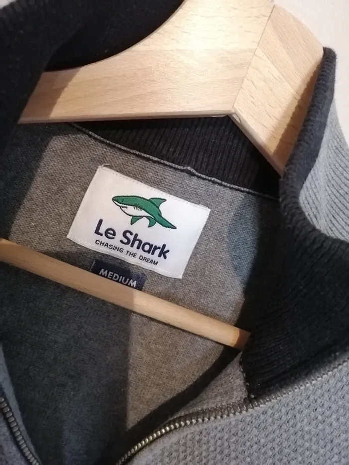Pull le Shark gris taille M - photo numéro 2