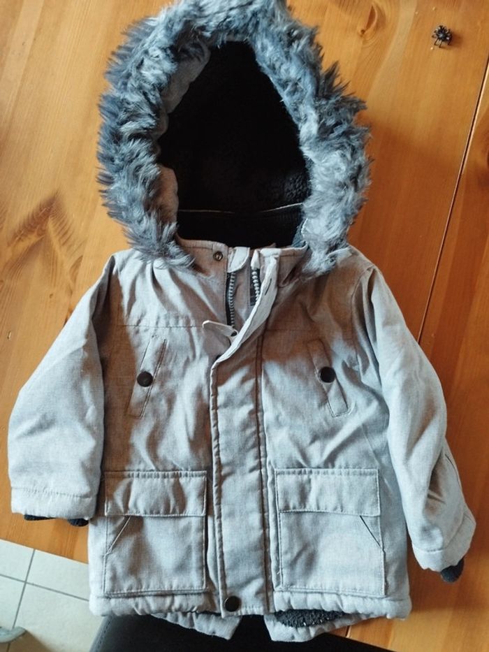 Manteau gris d'hiver taille 12 mois
