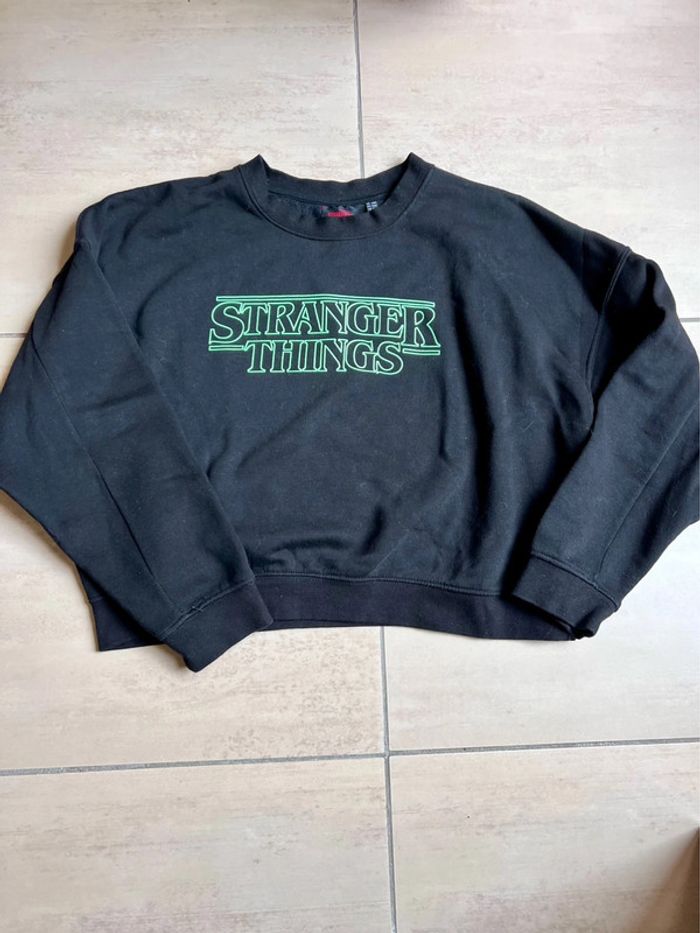 Sweat taille S stranger things