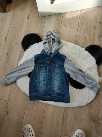 💙 Veste en jeans  à capuche  💙 orchestra  💙 Taille : 6 ans  💙Très bon état 