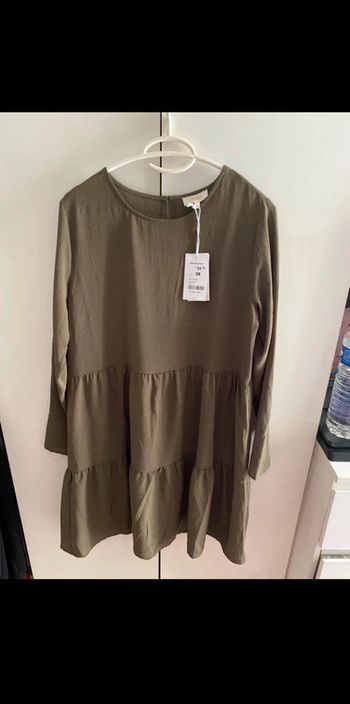 Robe kaki taille 38 neuve