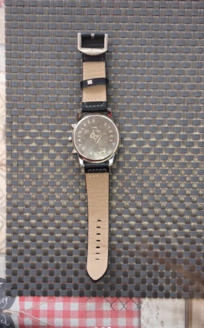 Montre - photo numéro 3