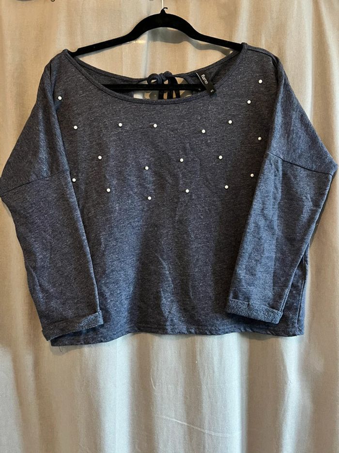 pull bleu marine à perles