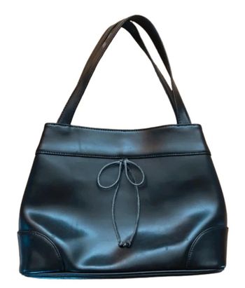 Minelli ravissant sac à main noir TBE🔆 cuir tout doublé L27 x H21 cm et 37 cm avec lanière P 10 cm