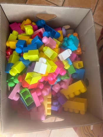 Lot 1 cubes MEGA bloks 140 pièces 