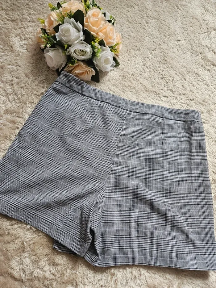 Jupe short grise - photo numéro 3
