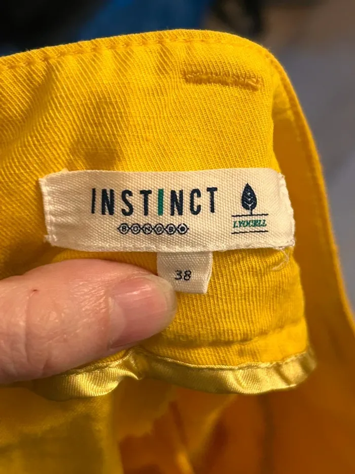 Short jaune taille 38 - photo numéro 3