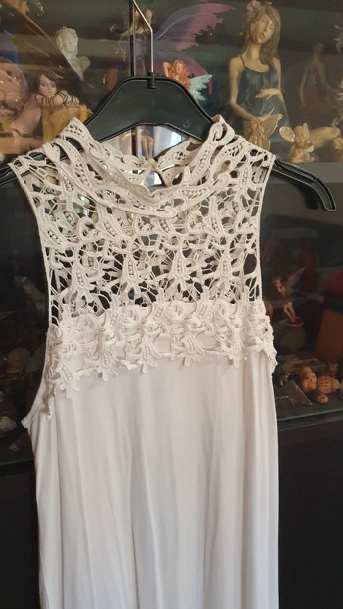 Robe blanche broderie devant et derrière taille 38-40 - photo numéro 3