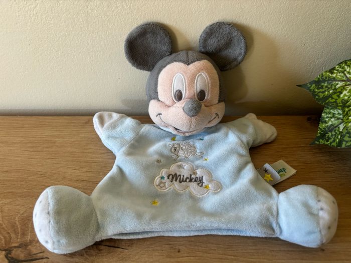 Doudoh marionnette Mickey bleu blanc nuage mouton Disney