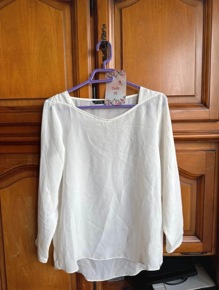 Blouse. Blanche. Femme. À manches longues. - photo numéro 2