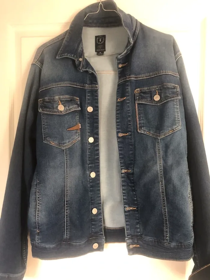 Veste jean personnalisée peu portée décor dos. Mixte - photo numéro 2