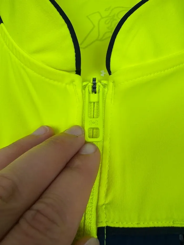 Veste De Running Under Armour Sans Manches Noir et Jaune Fluo Coupe Ajusté Neuve Taille M - photo numéro 5