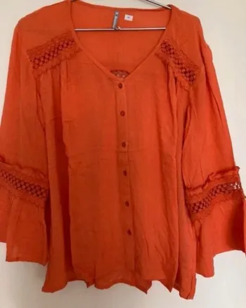 Blouse unie détails macramé T48
