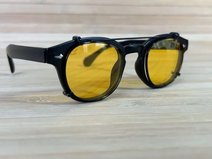 Paire de lunettes de soleil P*6 - photo numéro 4