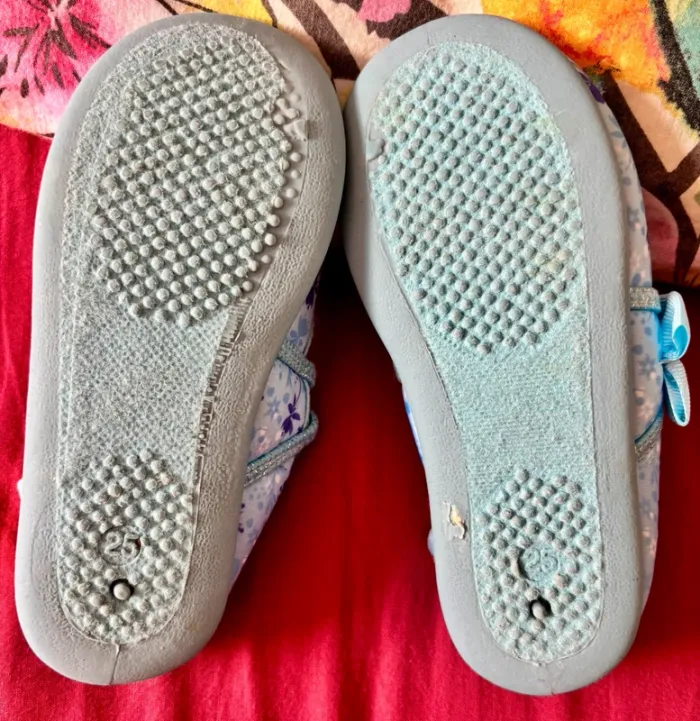 Chaussons ballerines bon état général taille 25 La reine des neiges - photo numéro 5
