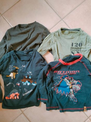 Lot de 4 Tee shirt taille 6 ans dont 1 Batman