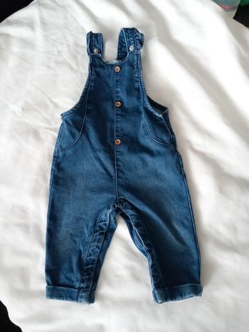Salopette en jean adorable pour bébé fille