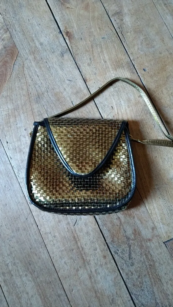 Petit sac à main doré très tendance