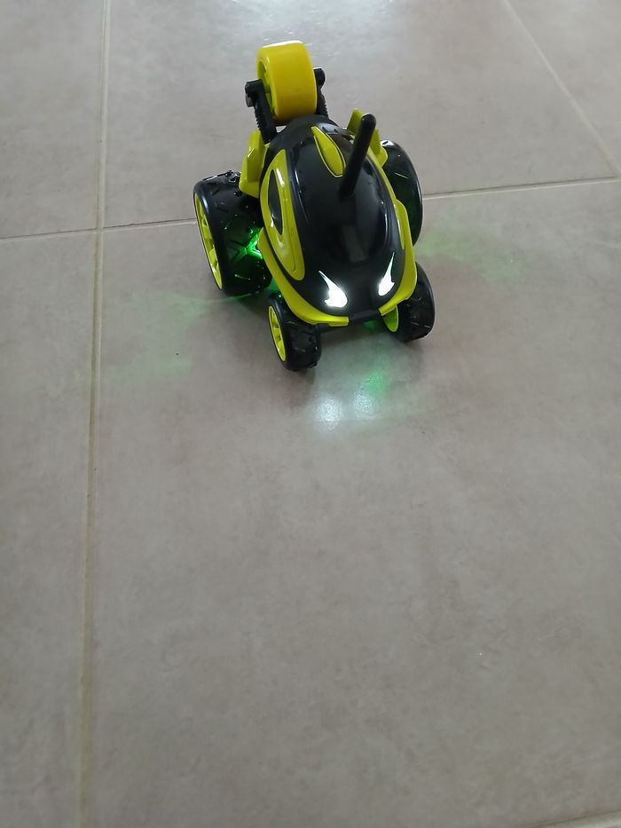 Voiture télécommandée