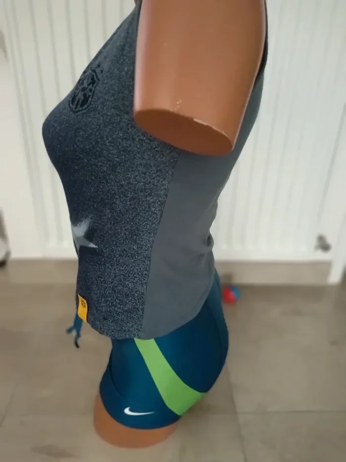 Lot trois débardeurs nike go sport taille 40 - photo numéro 2