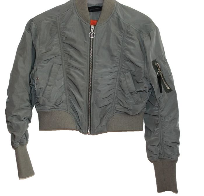 blouson bombers court couleur kaki marque zara taille indiquée Xs = 34/36 - photo numéro 3