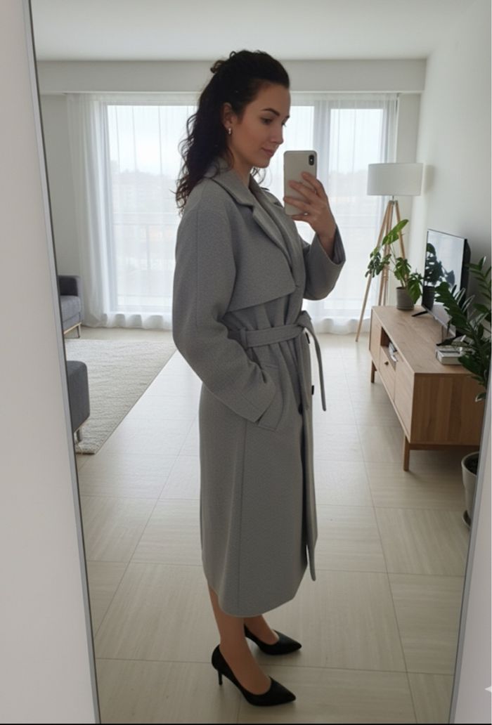 Manteau long gris ceinturé - photo numéro 2