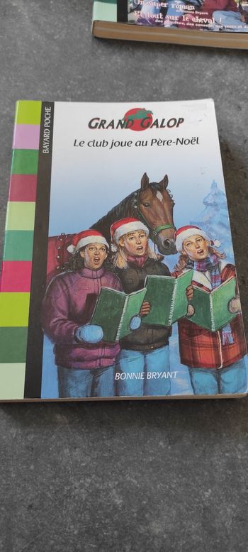 8+ Grand galop - 686 - Le club joue au Père Noël