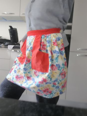 Tablier rouge à fleurs en coton, occasion