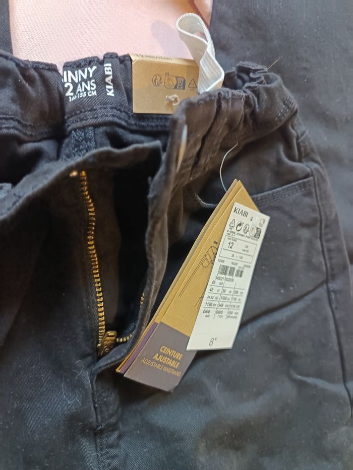 Jean noir tout neuf - photo numéro 5