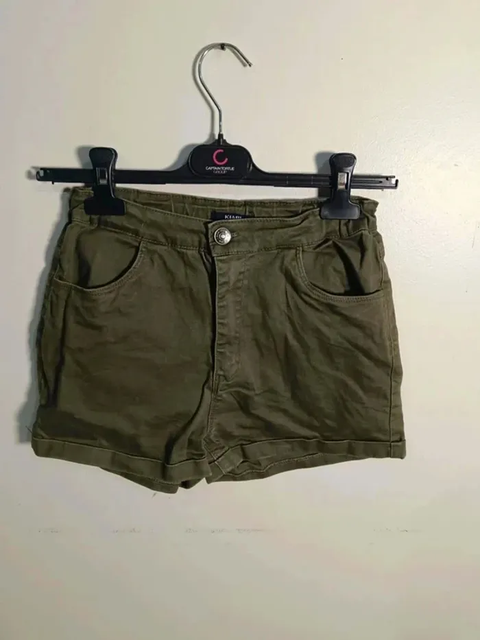 C10 short kaki kiabi 16 ans